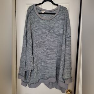 FREE PEOPLE  - LIGHTLY WORN OVERSIZED SWEATER SIZE LARGE